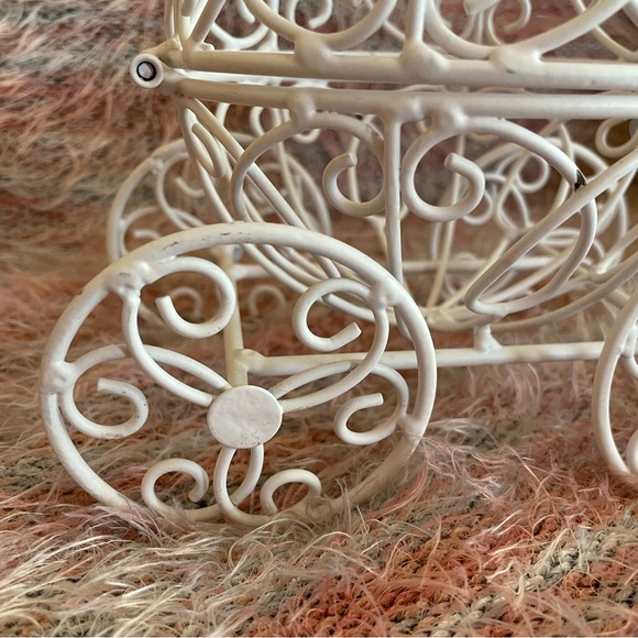 Cinderella White Metal Carriage - Picture 4 of 7